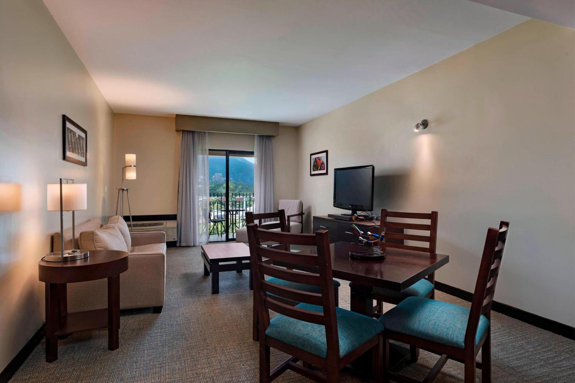 Courtyard By Marriott San Salvador Exterior foto