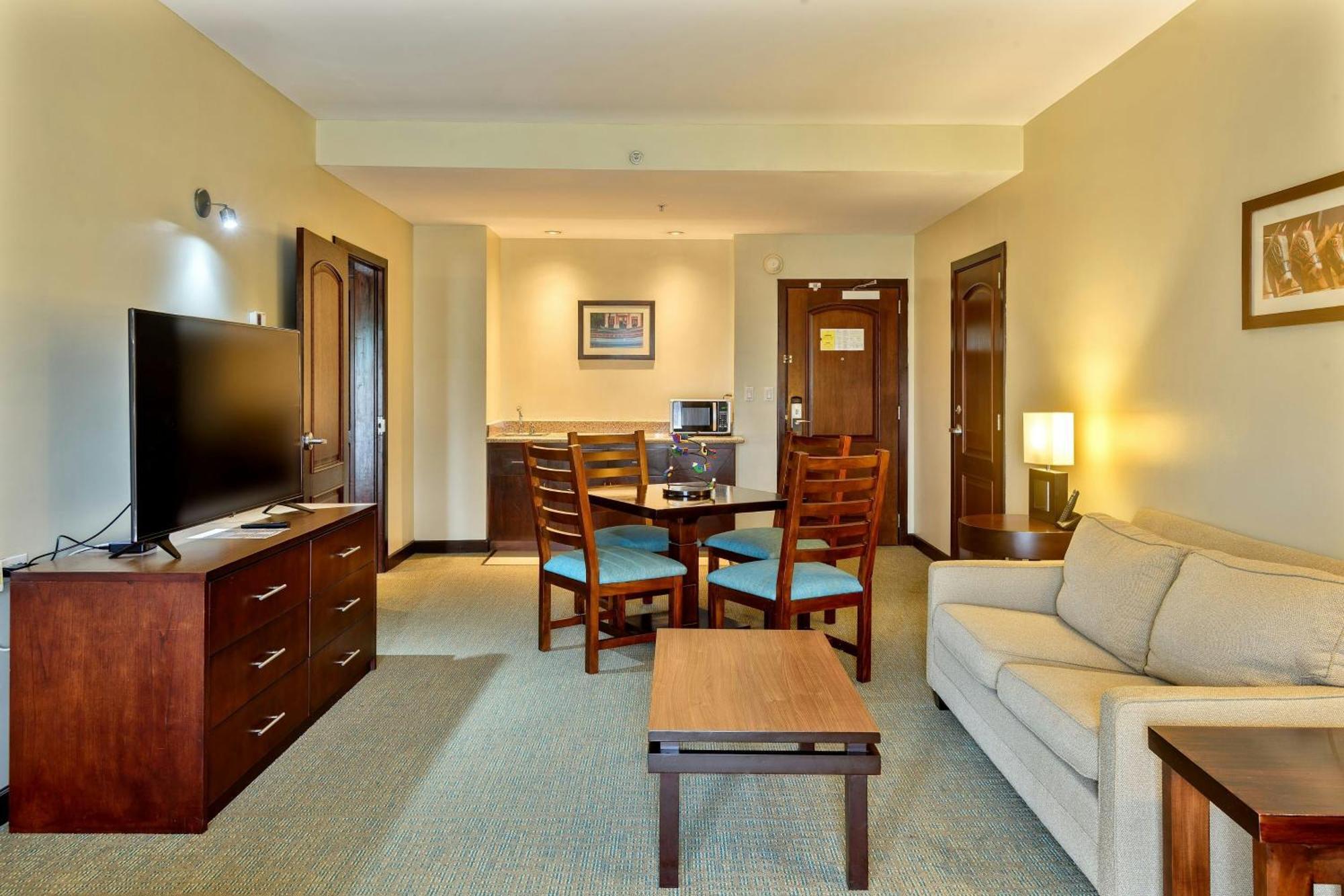 Courtyard By Marriott San Salvador Exterior foto
