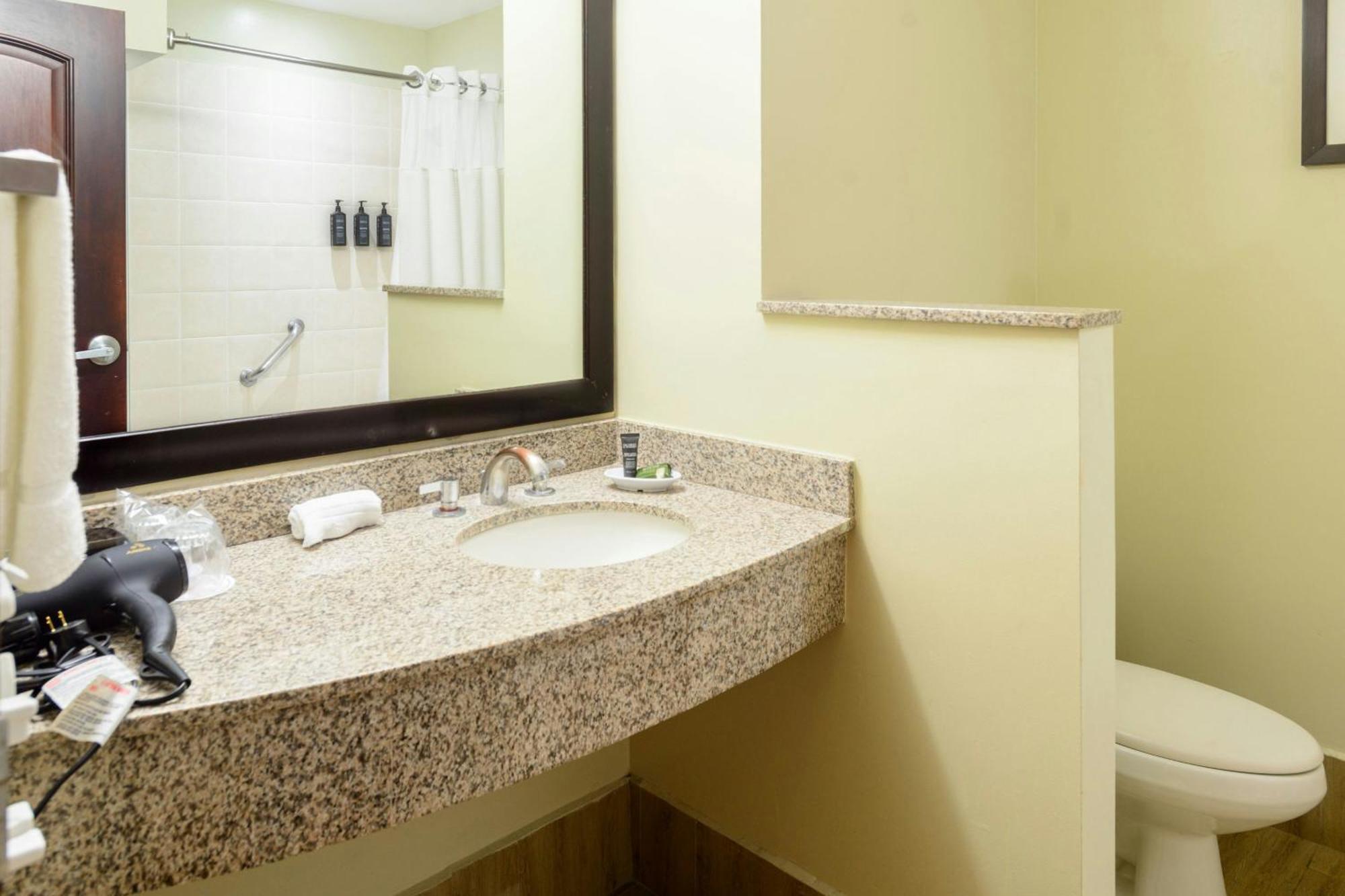 Courtyard By Marriott San Salvador Exterior foto