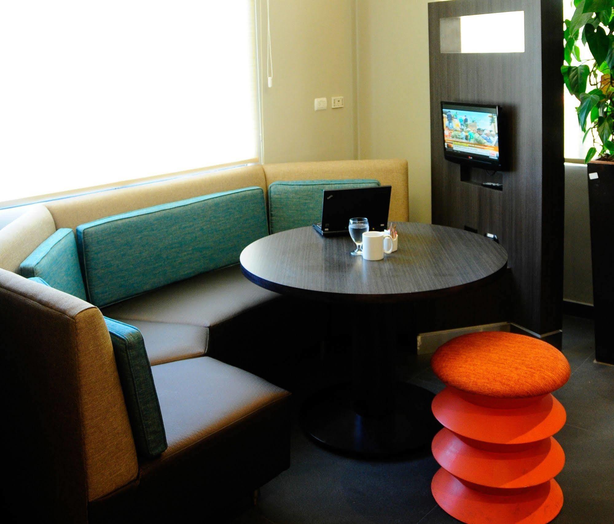 Courtyard By Marriott San Salvador Exterior foto