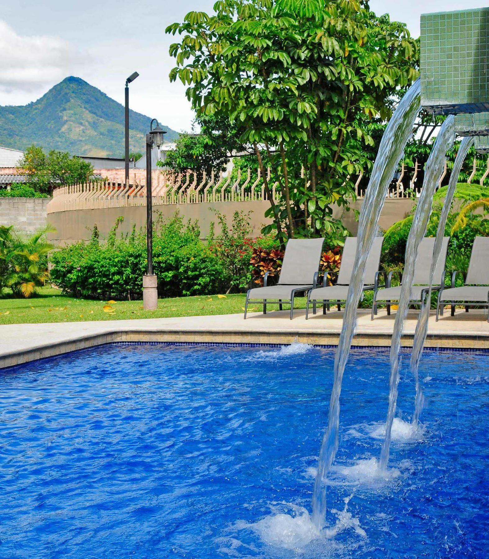 Courtyard By Marriott San Salvador Exterior foto